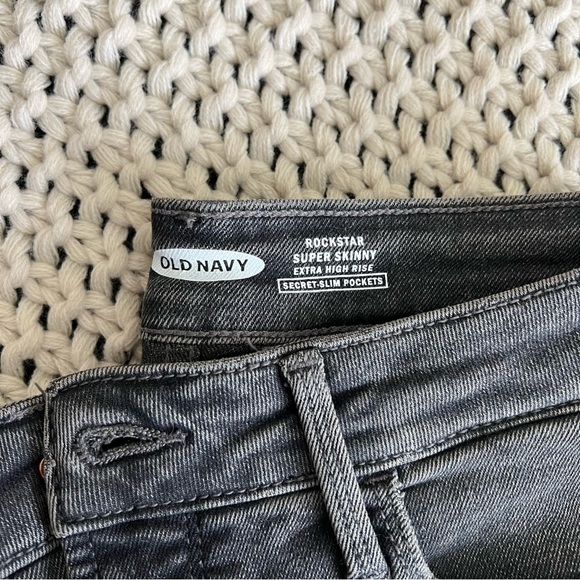 Old Navy Rockstar Super Skinny Extra High Rise Jeans 6 - Picture 2 of 5